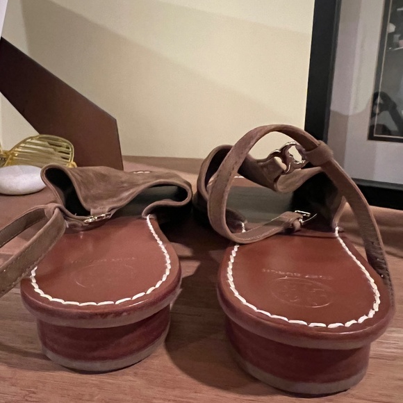 Tory Burch designer tan suede sandals with ankle strap - Picture 5 of 5